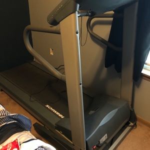 Schwann 825 treadmill